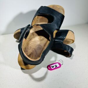 Taos Black Leather Women's Adjustable Sandals